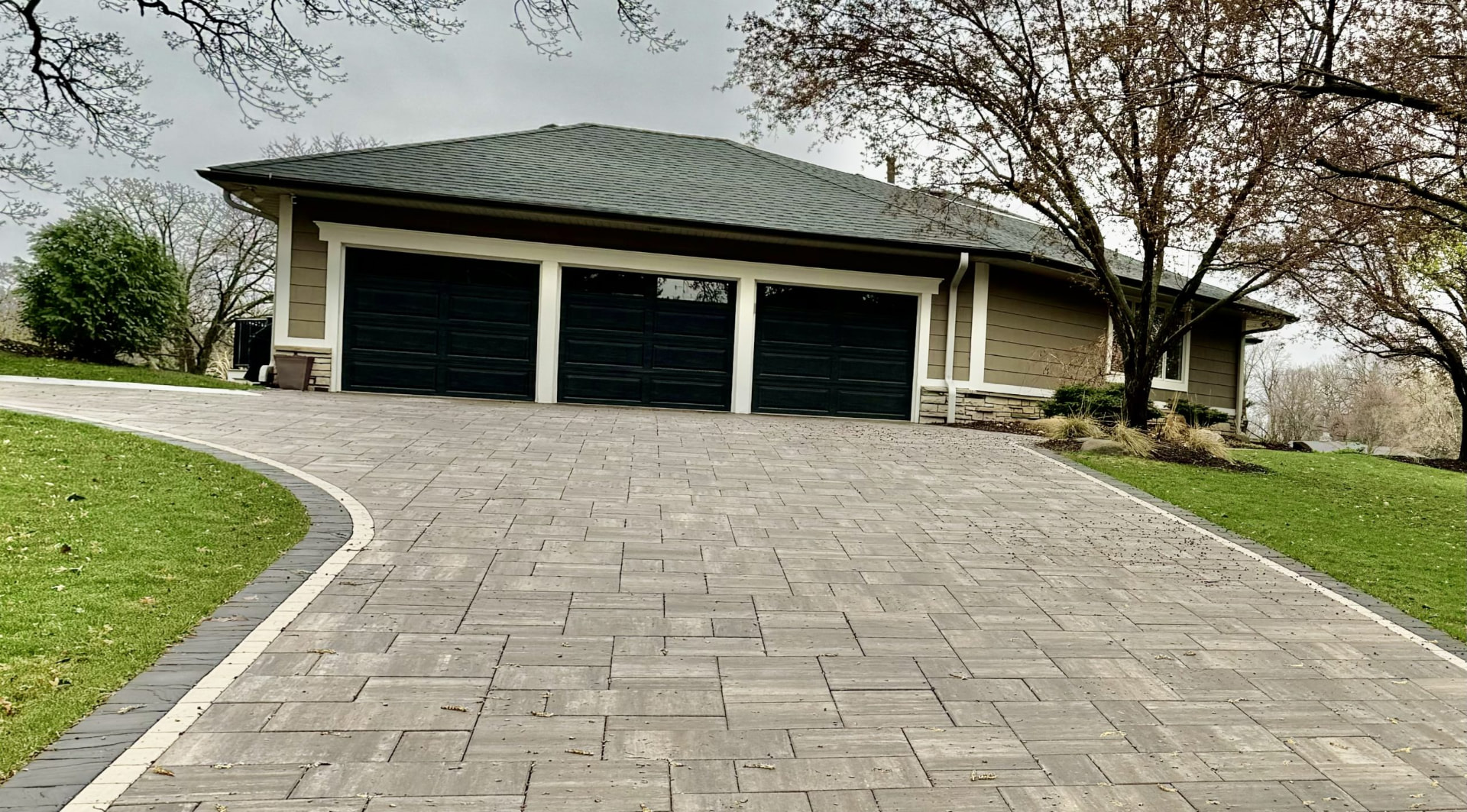 Paver driveway — Edina